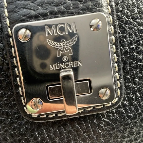 Mcm leather bag in great condition no call outs. - Picture 3 of 9